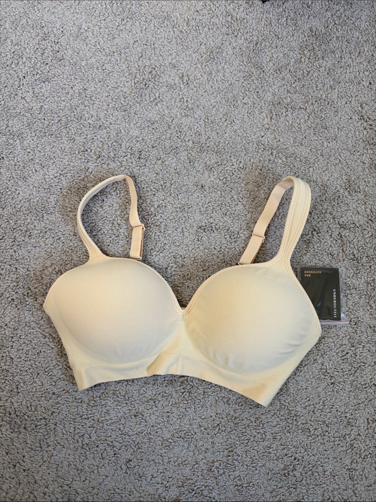 Underoutfit Other - Underoutfit Seamless Nude T-Shirt Bra Style 460 Extender M NWT Adjustable Straps